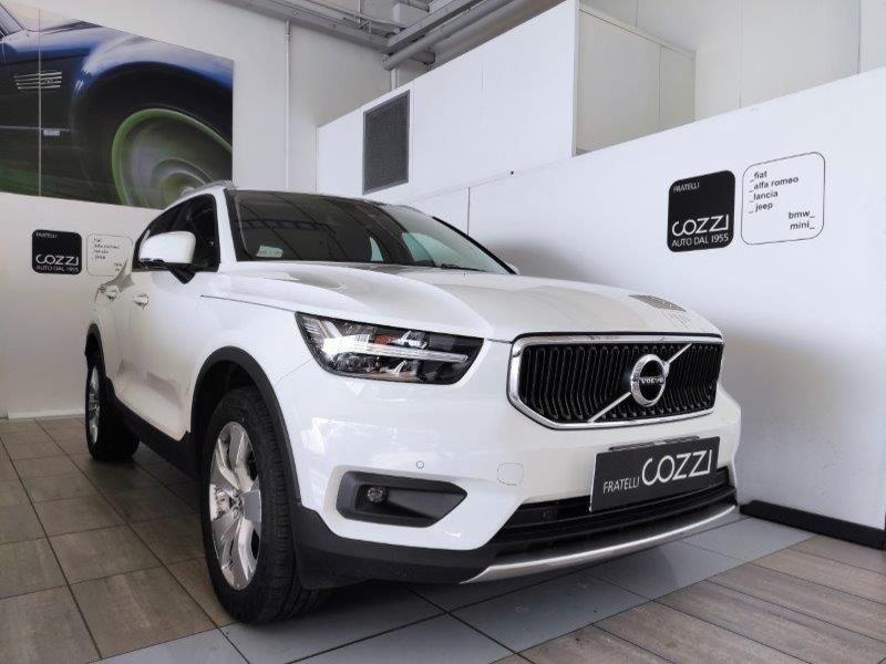 VOLVO XC40 (2017-->) XC40 T2 Geartronic Momentum Pro - Cozzi